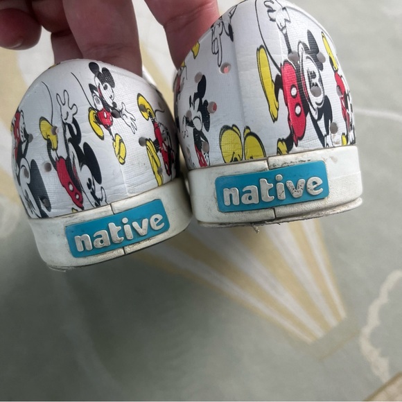 Native Jefferson X Disney Mickey Mouse Shoes Size J2 - Picture 5 of 6